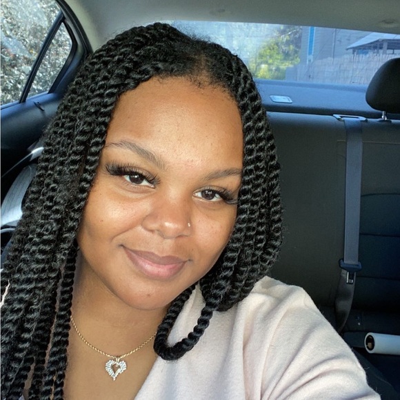 Meet your Posher, Shayia - Picture 1 of 4